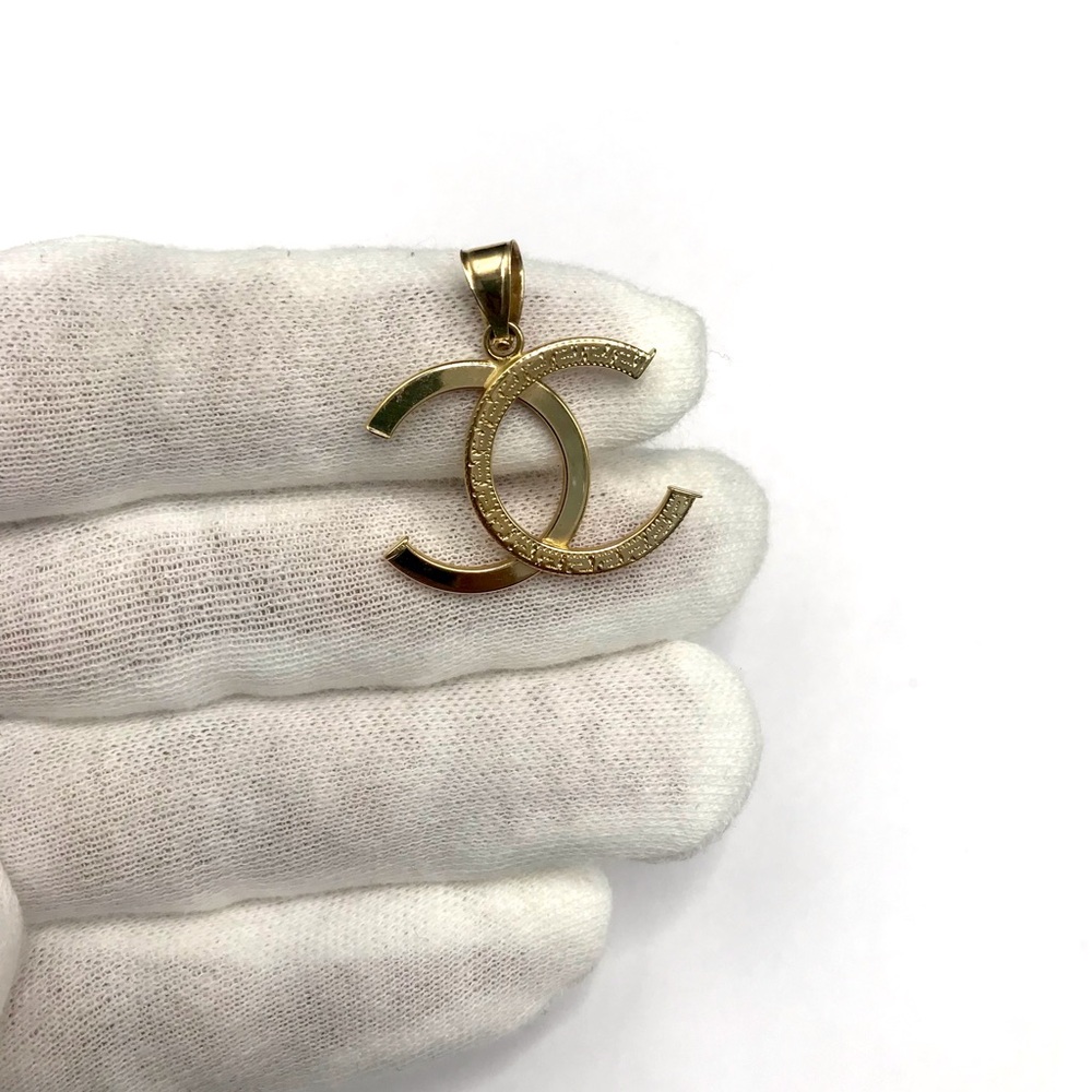 18K 18KT Yellow Gold Interlocking CC Women’s Pendant Charm - Picture 11 of 11